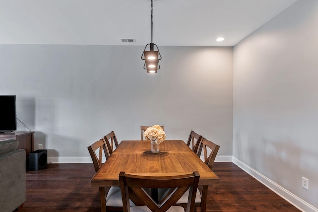 dining space featuring wood finished floors, baseboards, visible vents, and recessed lighting