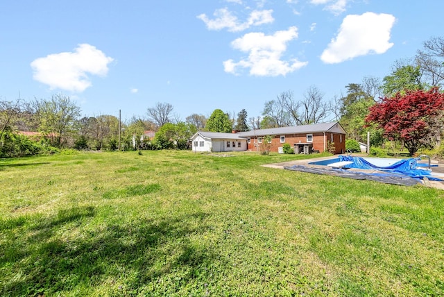 view of yard with a covered pool