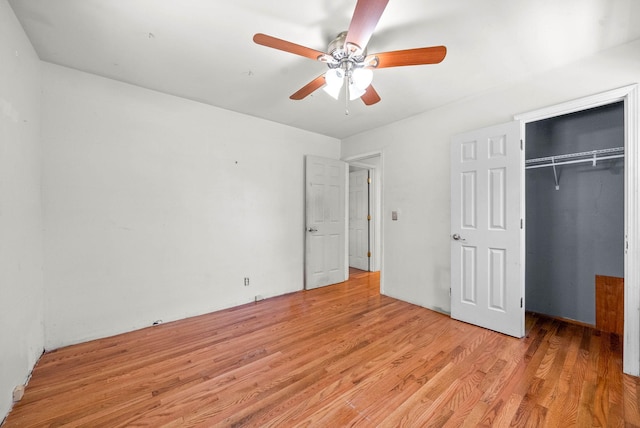 unfurnished bedroom featuring light wood-style flooring, a closet, and a ceiling fan