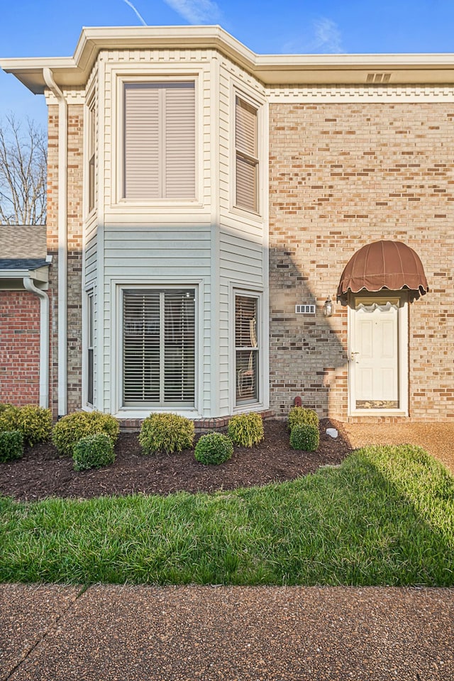 view of front of home featuring brick siding