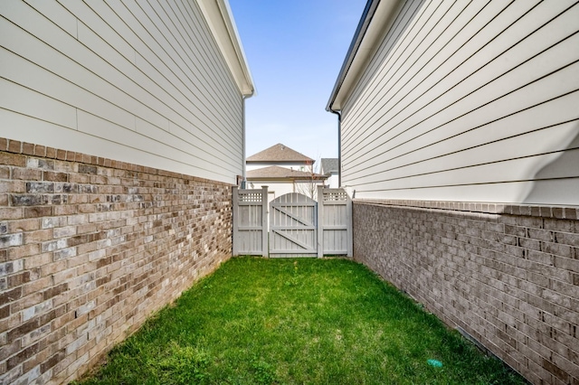 view of yard featuring a gate