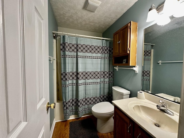 273 Chapel Rd, New Johnsonville, TN 37134 - bathroom featuring vanity, toilet, a textured ceiling, visible vents, and shower / bath combo with shower curtain