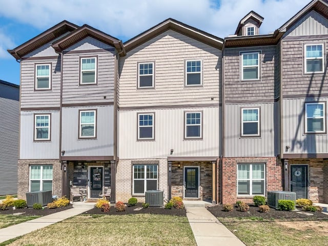 172 Ramsden Ave, La Vergne, TN 37086 - multi unit property with brick siding, central AC, and a front lawn