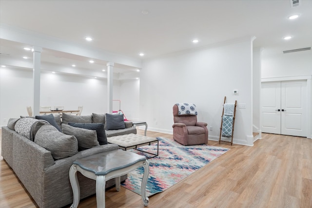 1428 Boardwalk Pl, Gallatin, TN 37066 - living room featuring light wood-style flooring, visible vents, baseboards, and recessed lighting