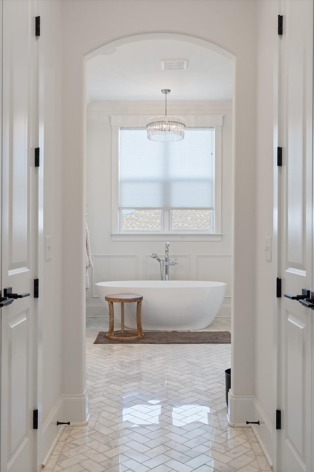 1428 Boardwalk Pl, Gallatin, TN 37066 - full bath with a freestanding tub, baseboards, visible vents, and a chandelier