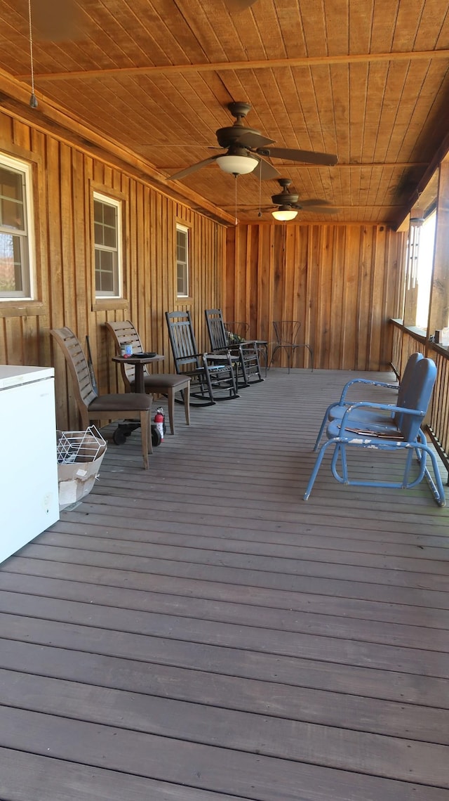 deck with ceiling fan