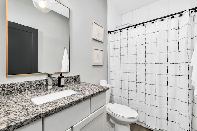full bath with a shower with curtain, toilet, and vanity