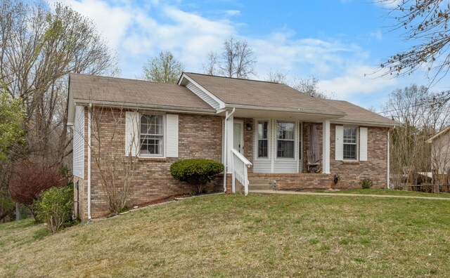 740 Acorn Dr, Clarksville, TN 37043 - ranch-style home featuring entry steps, brick siding, and a front yard