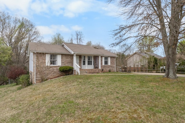 740 Acorn Dr, Clarksville, TN 37043 - single story home featuring a front yard, entry steps, and brick siding