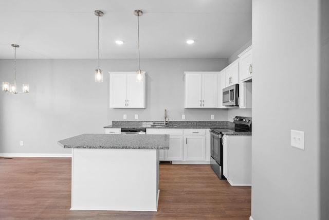 837 Cumberland Dr, Clarksville, TN 37040 - kitchen featuring an inviting chandelier, dark wood-style floors, recessed lighting, a sink, and stainless steel appliances