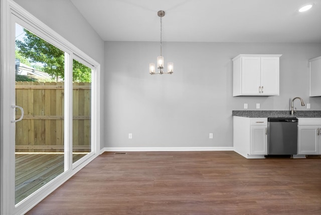 837 Cumberland Dr, Clarksville, TN 37040 - kitchen with baseboards, a chandelier, a sink, dark wood finished floors, and dishwasher