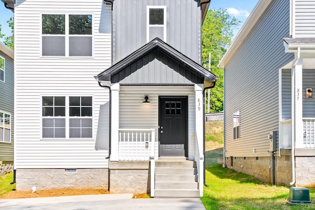 839 Cumberland Dr, Clarksville, TN 37040 - view of front of property featuring board and batten siding and crawl space