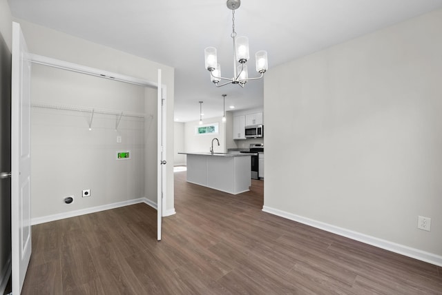 839 Cumberland Dr, Clarksville, TN 37040 - washroom featuring a notable chandelier, a sink, dark wood finished floors, baseboards, and electric dryer hookup