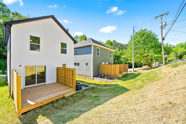 839 Cumberland Dr, Clarksville, TN 37040 - rear view of property with a yard and a deck