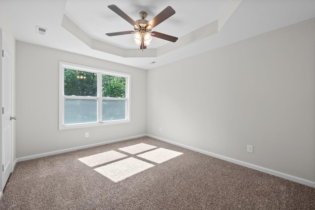 839 Cumberland Dr, Clarksville, TN 37040 - carpeted spare room featuring a ceiling fan, a tray ceiling, visible vents, and baseboards