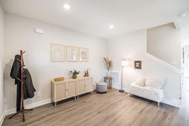 living area with recessed lighting, baseboards, light wood finished floors, and visible vents