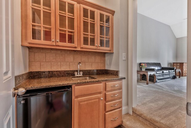 1531 Pumpkin Ridge Ct, Nolensville, TN 37135 - bar featuring carpet floors, a sink, backsplash, dishwasher, and lofted ceiling