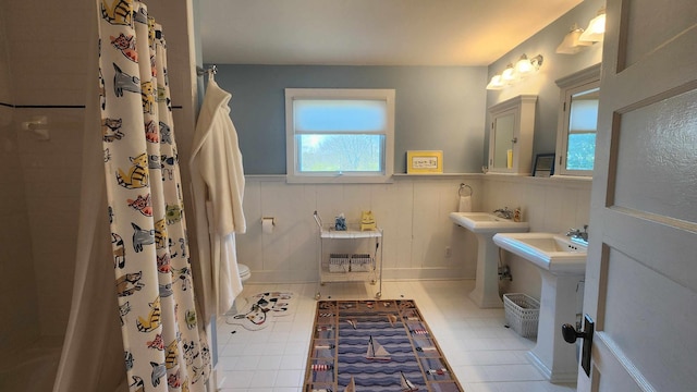 1385 Mitchell St, Celina, TN 38551 - full bathroom featuring tile patterned flooring, toilet, a wainscoted wall, a sink, and curtained shower