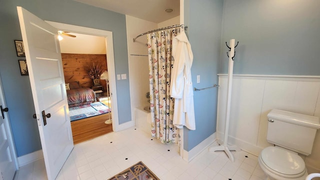 1385 Mitchell St, Celina, TN 38551 - ensuite bathroom featuring toilet, shower / bath combo, a ceiling fan, wainscoting, and ensuite bathroom