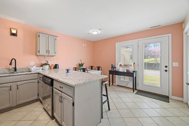 115 Northcrest Ct, Nashville, TN 37211 - kitchen with a sink, a kitchen bar, dishwasher, a peninsula, and visible vents