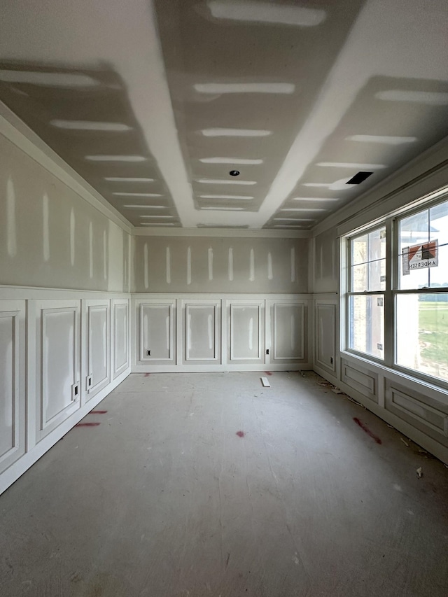 49 Copperas Creek Rd, Tullahoma, TN 37388 - empty room featuring a decorative wall