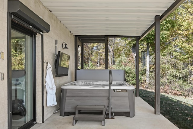 7990 Poplar Creek Rd, Nashville, TN 37221 - sunroom featuring a hot tub