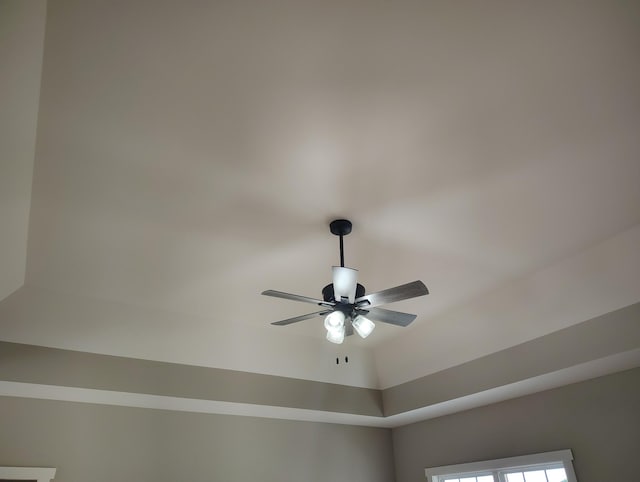1452 Purtle Rd, Lafayette, TN 37083 - detailed view of a ceiling fan