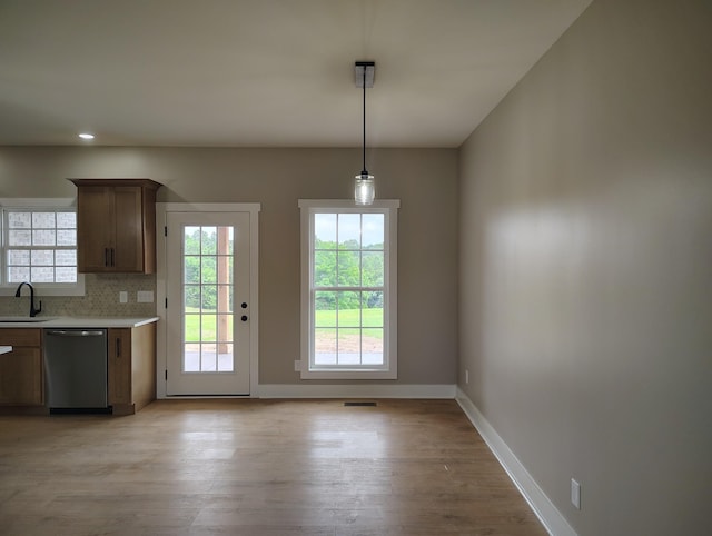 1452 Purtle Rd, Lafayette, TN 37083 - unfurnished dining area with a sink, plenty of natural light, light wood-style flooring, and recessed lighting