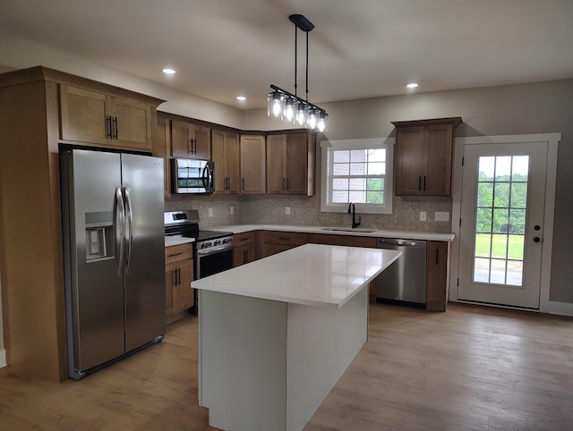 1452 Purtle Rd, Lafayette, TN 37083 - kitchen featuring stainless steel appliances, a sink, light wood finished floors, tasteful backsplash, and recessed lighting