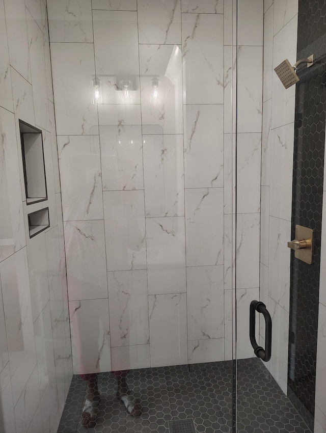1452 Purtle Rd, Lafayette, TN 37083 - full bathroom featuring a shower stall
