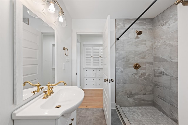 276 E Porters Bluff Rd E, Clarksville, TN 37040 - bathroom featuring vanity and tiled shower