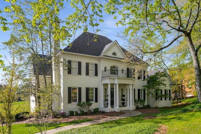 4 Colonel Winstead Dr, Brentwood, TN 37027 - colonial inspired home with a shingled roof, a chimney, a balcony, and a front yard