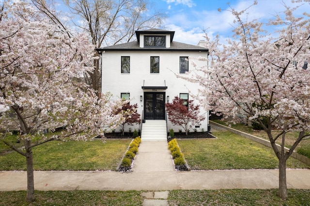 924 Gilmore Ave, Nashville, TN 37204 - american foursquare style home featuring a front lawn