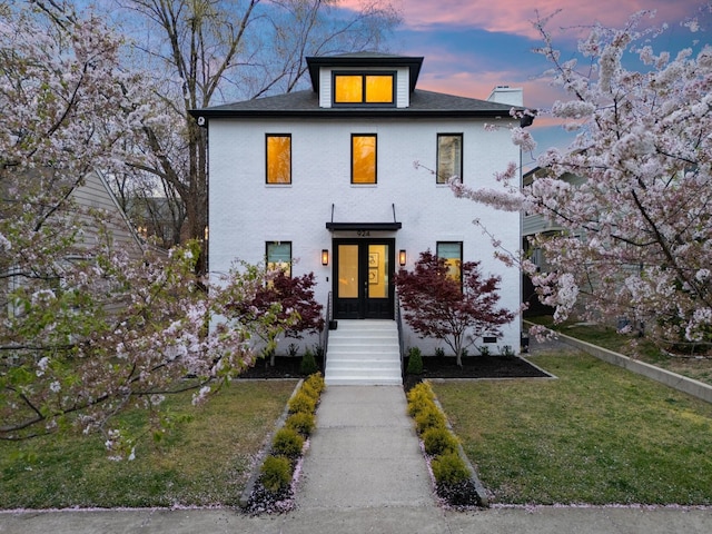 924 Gilmore Ave, Nashville, TN 37204 - american foursquare style home with a lawn