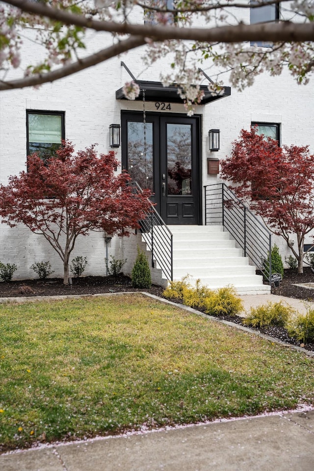 924 Gilmore Ave, Nashville, TN 37204 - entrance to property featuring a lawn