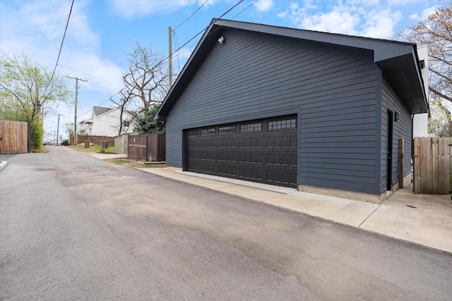 924 Gilmore Ave, Nashville, TN 37204 - garage with fence