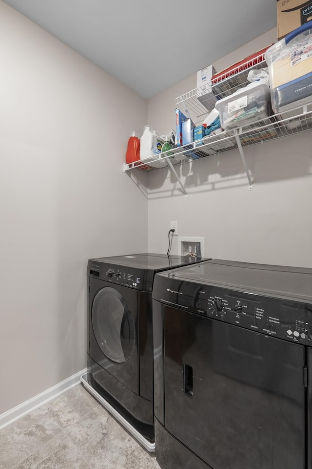 1424 Old Stone Rd NW, Lebanon, TN 37087 - laundry area featuring washer and clothes dryer, laundry area, and baseboards