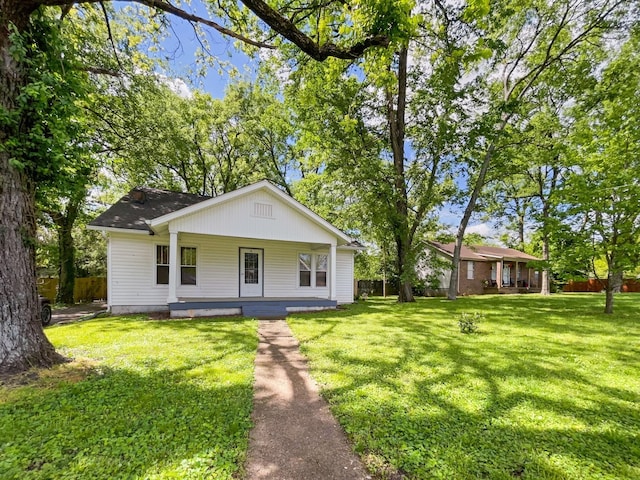 view of front of property featuring a front lawn and a porch