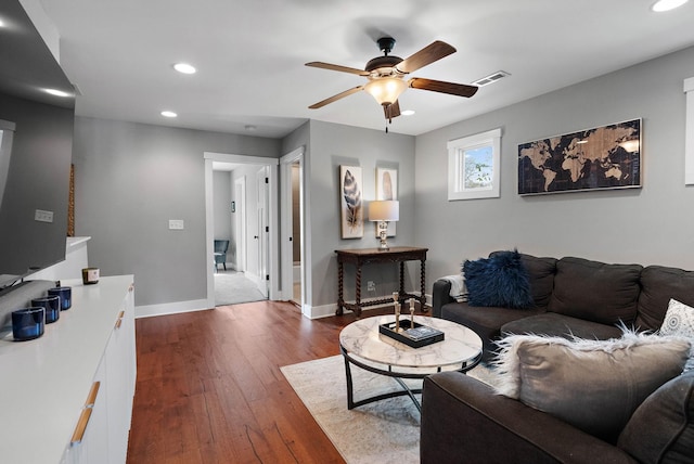 living area featuring recessed lighting, dark wood-style flooring, baseboards, visible vents, and a ceiling fan