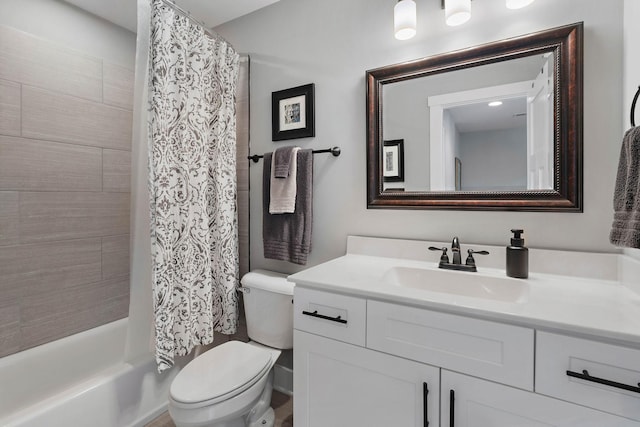 full bathroom with toilet, vanity, and shower / bath combo