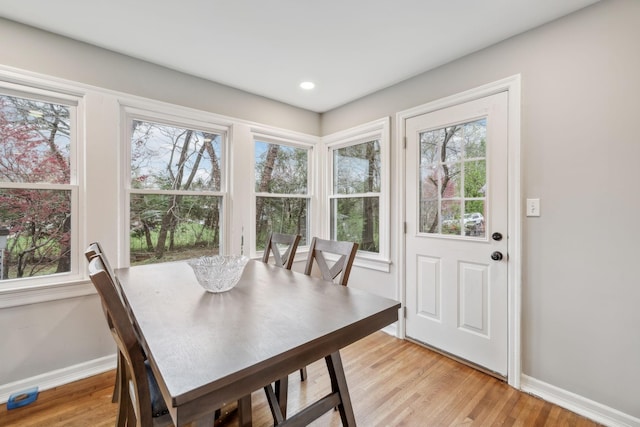 dining area featuring recessed lighting, baseboards, and light wood-type flooring