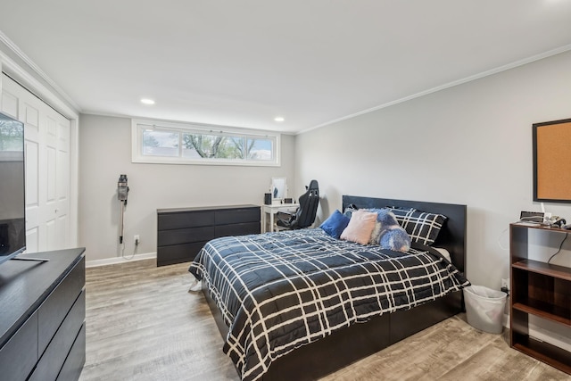 bedroom featuring baseboards, recessed lighting, crown molding, and light wood finished floors
