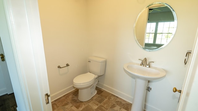 259 W End Hts, Lebanon, TN 37087 - half bathroom with a sink, baseboards, and toilet