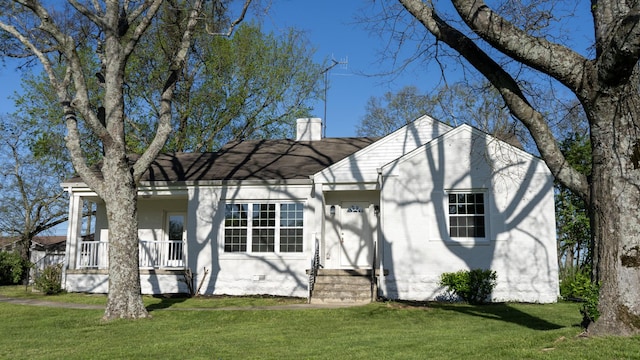 259 W End Hts, Lebanon, TN 37087 - view of front of house featuring a chimney, entry steps, a front yard, and a porch