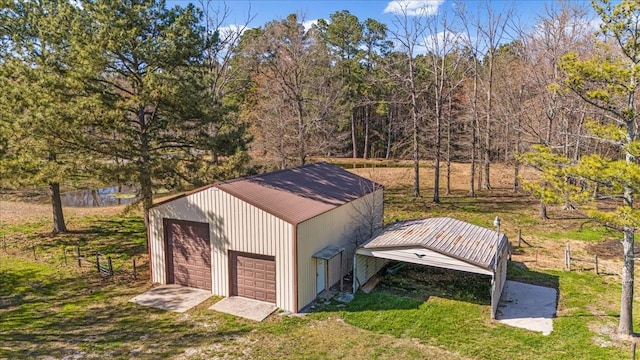 view of outbuilding with driveway and an outbuilding