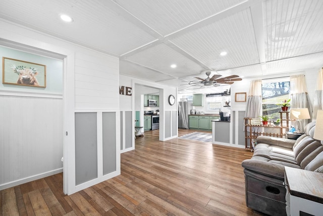 living area with hardwood / wood-style flooring, ceiling fan, baseboards, and recessed lighting