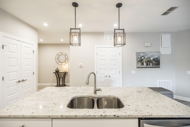 kitchen with an island with sink, visible vents, recessed lighting, and a sink