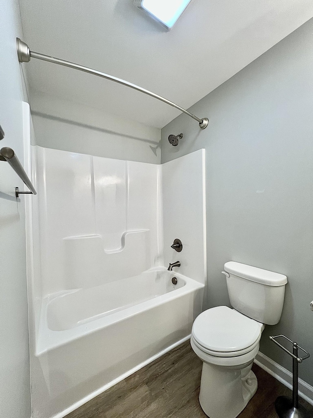 402 Pine St, Pulaski, TN 38478 - bathroom featuring wood finished floors, toilet, shower / washtub combination, and baseboards