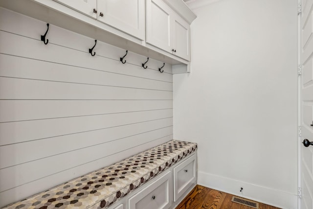1547 Battlefield Dr, Nashville, TN 37215 - mudroom featuring wood finished floors, baseboards, and visible vents