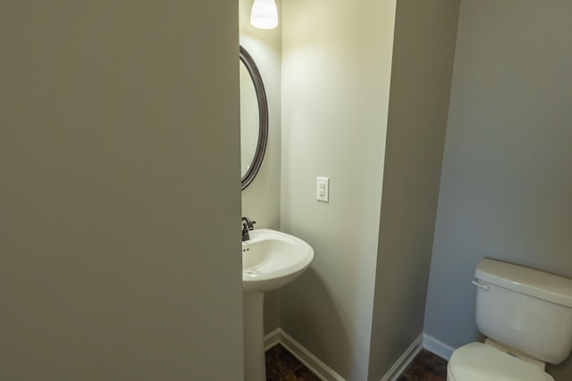 532 Falkland Cir, Clarksville, TN 37042 - half bathroom with toilet and baseboards